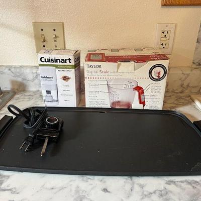 BEE082- Cuisinart Mini Chopper/Grinder, Digital Scale With Measuring Cup & Electric Griddle 