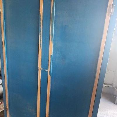 BEE016 - Wooden Tool Cabinet