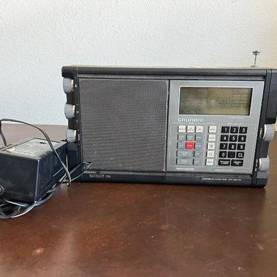 BEE188- Grundig Satellite 700 World Receiver