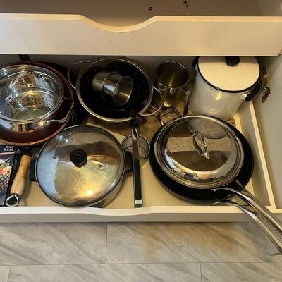 BEE073- Various Cookware & Kitchen Gadgets 