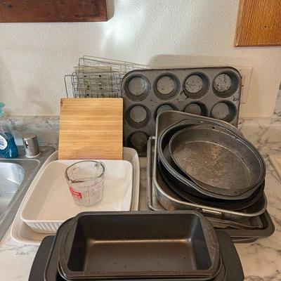 BEE078- Assorted Baking Trays & Food Scale
