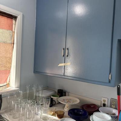 Glassware, cake holder