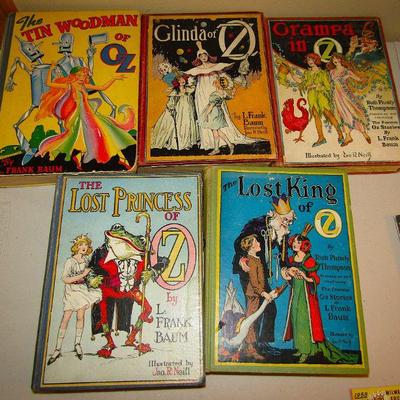 Vintage Wizard of Oz books