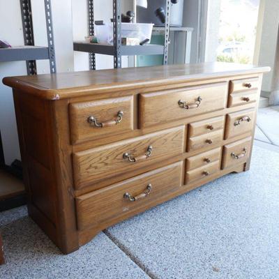Bassett 9-Drawer Dresser