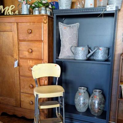 Lots of home decor items