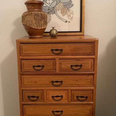 Cg137 small chest of drawers