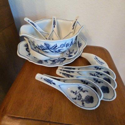 Cg107 vintage blue danube china