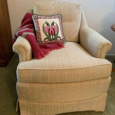 Cg118 ethan allen upholstered chair