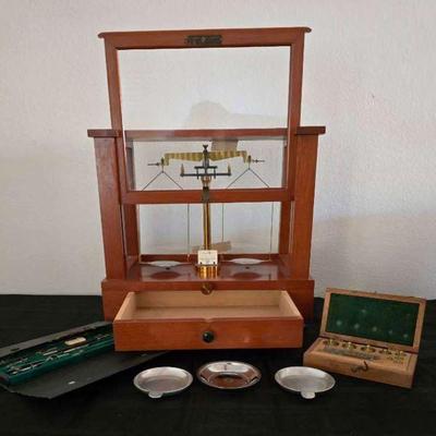 Cg187 vintage apothecary scale