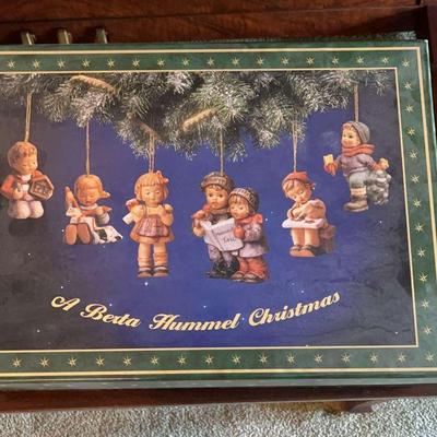 Cg162 a berta hummel christmas