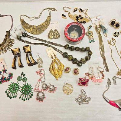 #1002 • Costume Jewelry
