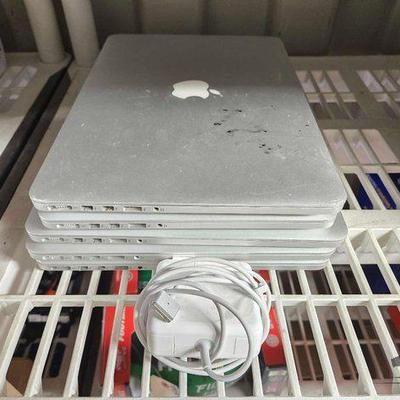 #7162 • (5) Mac Books & (1) Charger
