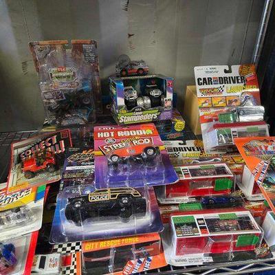 #4096 • NEW!!! (32) Die-Cast Cars, Toy Cars & Trucks
