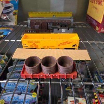 #4088 • (7) Plastic Model Train Freight Cars
