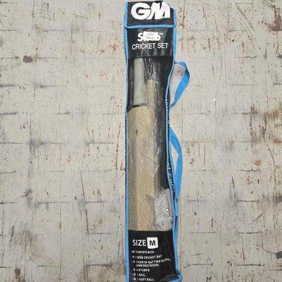 #8146 • NEW!!! GM Cricket Set Size M
