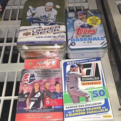 #7540 • NEW!!! Sports Card Collections
