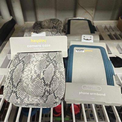 #7184 • NEW!!! (3) Heyday Camera Case (6) Heyday Phone Armband
