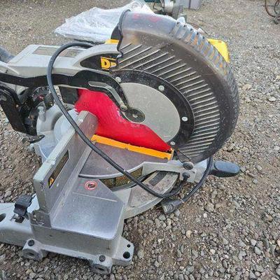 #80506 • DeWalt 12" Compound Miter Saw
