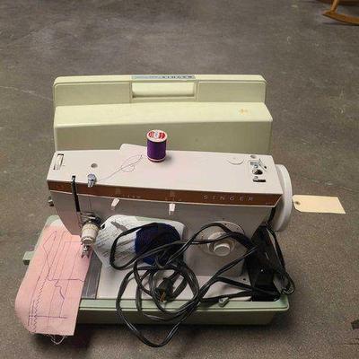#2512 • Singer Fashion Mate Sewing Machine
