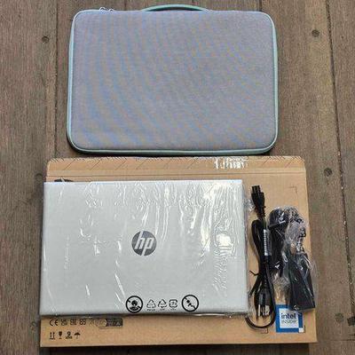 #7140 • NEW!!! HP Pavillion Laptop & Zip Up Case
