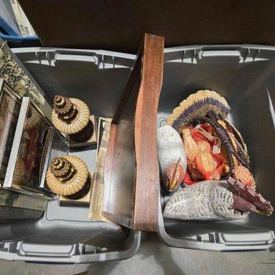 #2716 • Photo's, Chicken Statues and More
