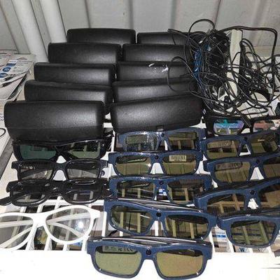#7208 • (24) 3D Glasses & (10) Cases
