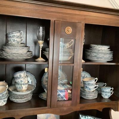 Henry Alcock Danube Semi Porcelain 100-Piece Set includes 11 Serving Pieces