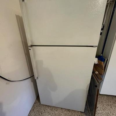 Older working refrigerator - Free