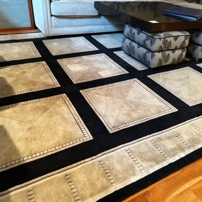 9 x 12 T. Flower Rug from Palace Rug Gallery - nice thick and bold!