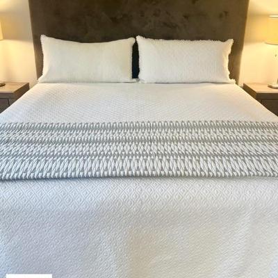 Bed with upholstered headboard 