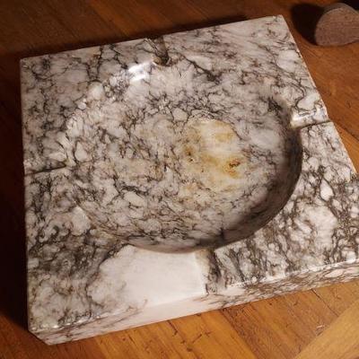 marble ashtrAY