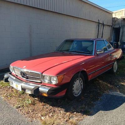 1989 Mercedes 560 -not currently in running condition 