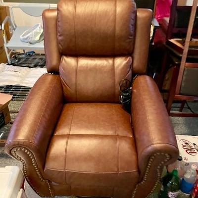 Like new! Leather Electric Recliner / Lift 