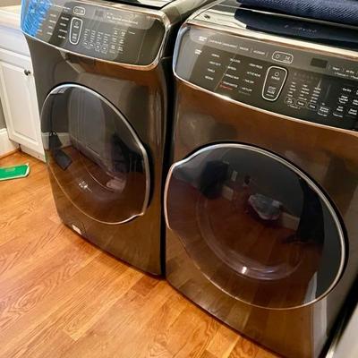A great pair of Samsung Washer and Dryer appliances.  They look great! 