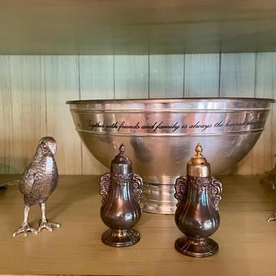 Many types of accessories, silverplate, porcelain, ceramics. 