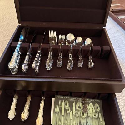 Oneida Rogers silverplate Flirtation pattern flatware with box