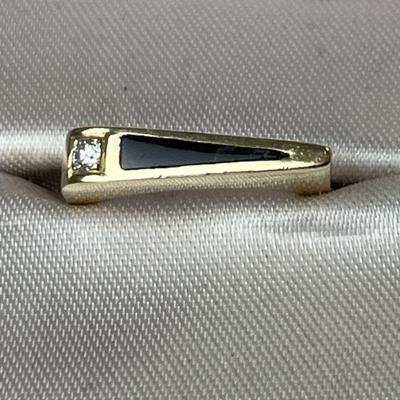 Lot 27 | 14K Gold & Diamond Ring Size 5.5
