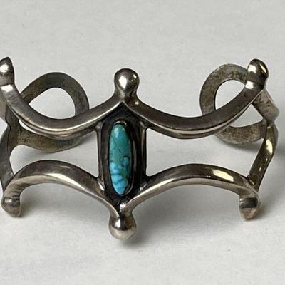Lot 26 | Sterling Silver & Turquoise Bracelet
