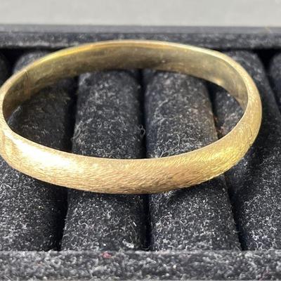 Lot 43 | 14K Gold Bangle Bracelet With Concealed Hinge
