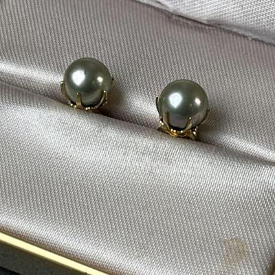Lot 9 | 14K Gold & Real Pearl Earrings
