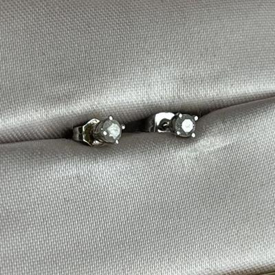 Lot 142 | 14K Gold & Diamond Studs
