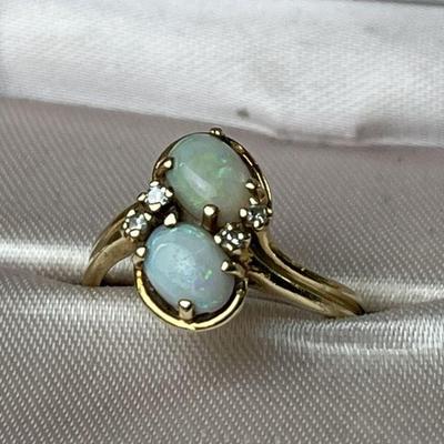 Lot 25 | 14K Gold , Diamond & Opal Ring
