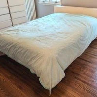  Muurame White Full Size Platform Bed Frame.