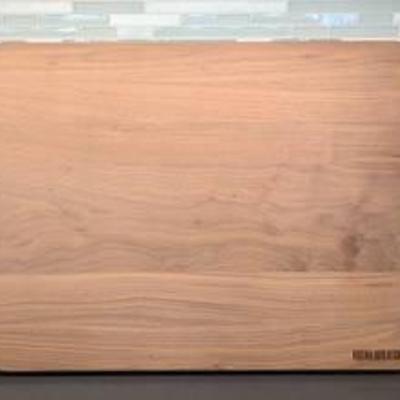 The Virginia Boys Large Maple Wood Cutting Board. Appears to be in overall great condition.

Measures 20” x 15”.
