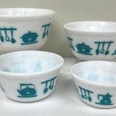Vintage Hazel Atlas Turquoise Nesting Mixing Bowl Set

Set of 4

Bowl sizes are 8", 7", 6" & 5"