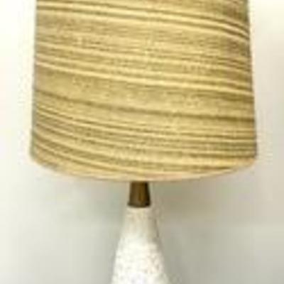 Mid Century Lamp 

Such a gorgeous light source! 

Measures 39 inches tall. 

Light vintage wear 
