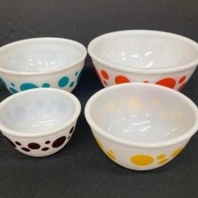 Vintage Hazel Atlas Polka Dot Nesting Bowl Set

Set of four bowls 

Bowl sizes are 8", 7" 6" & 5"

No chips or...