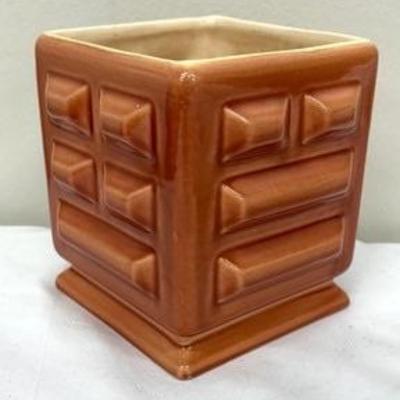 Red Wing 1954 Mid Century Modern Art Pottery Square Planter 1378

Measures 5.5 inches tall. 