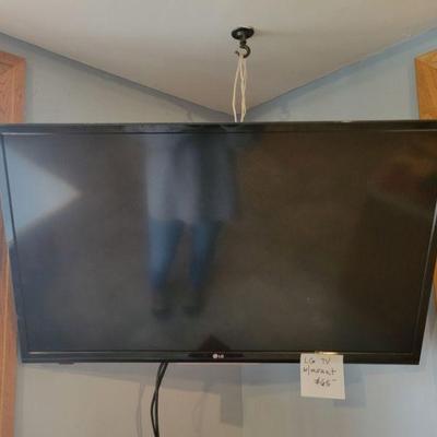 LG TV with Mount