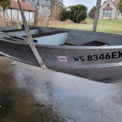 Starcraft 12' Boat